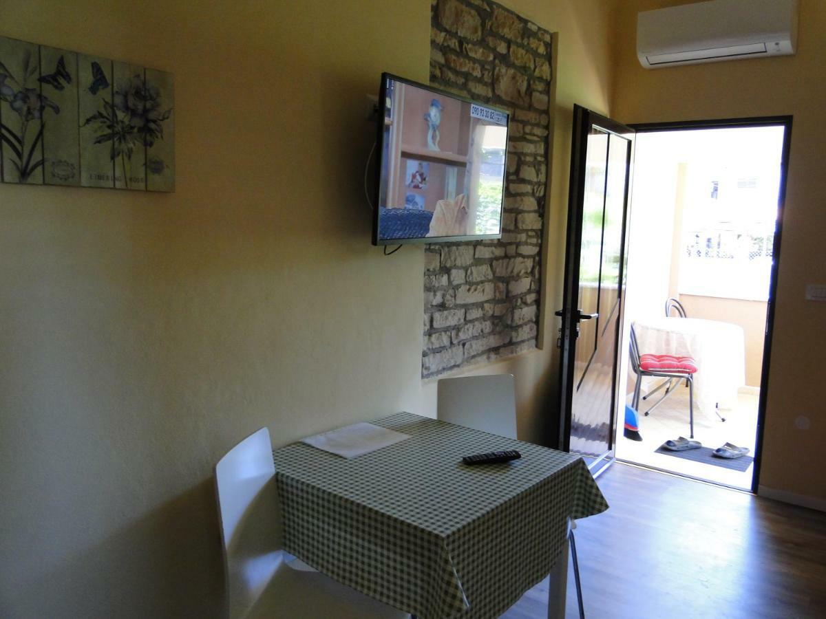 Apartment Pino Umag Exterior photo